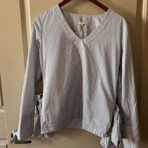 Saya Top Pinstripe blue and white in size XS